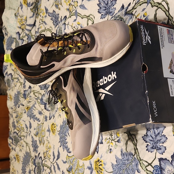 New in Box reebok floatride - Picture 4 of 10